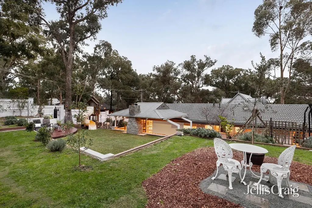 Eltham North 4침실 Overflowing with elegance and family appeal