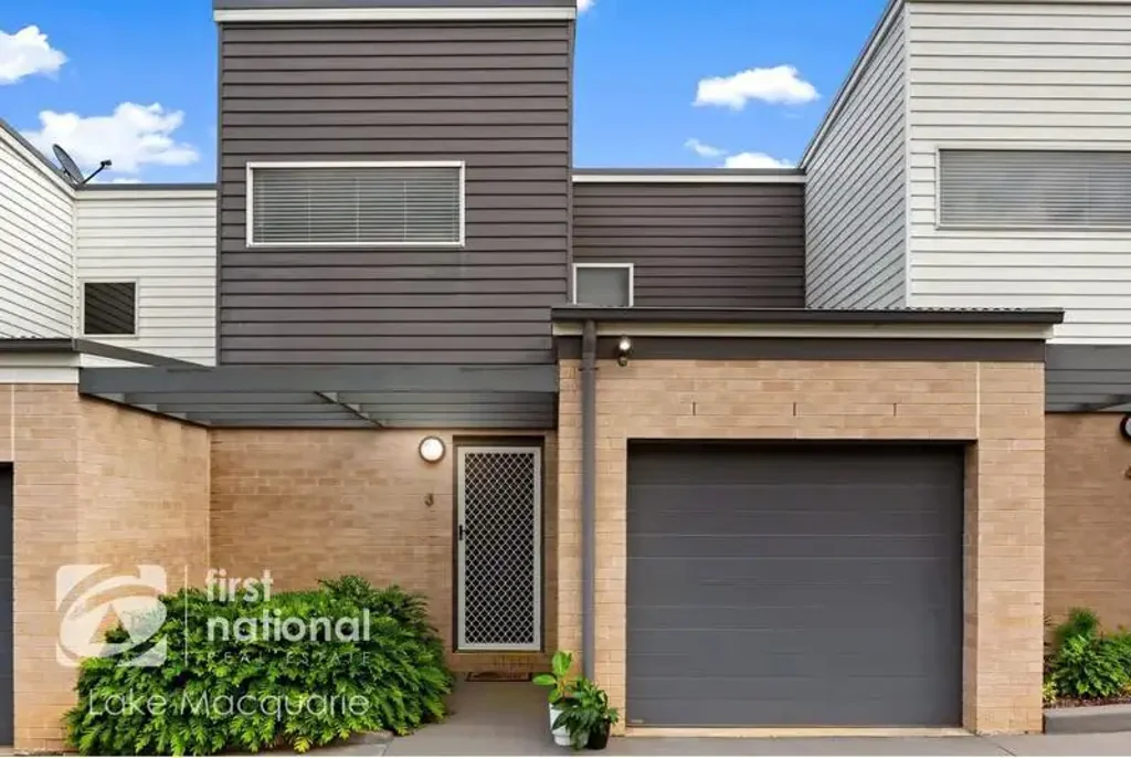 3 Air Conditioners, Outdoor Entertaining & No Lawn Maintenance!