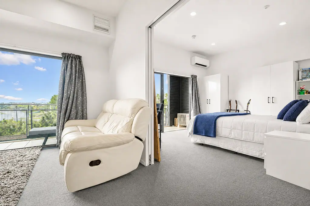 Albany 1 Bedroom Top floor living starts here!