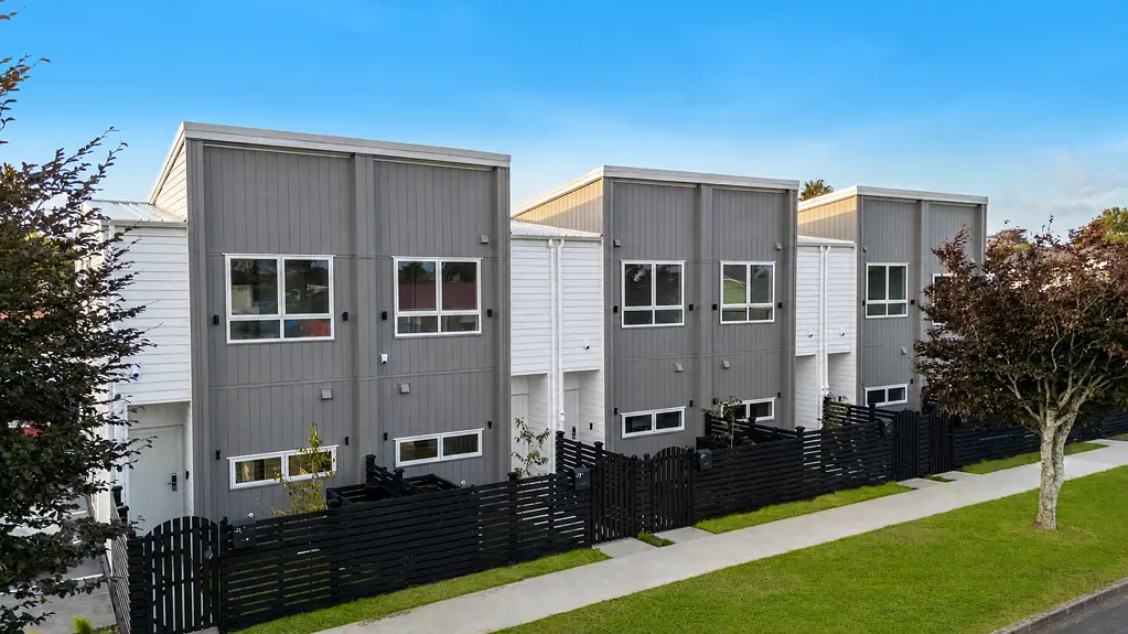 Papatoetoe 2房  Modern Corner Home in Central Papatoetoe!