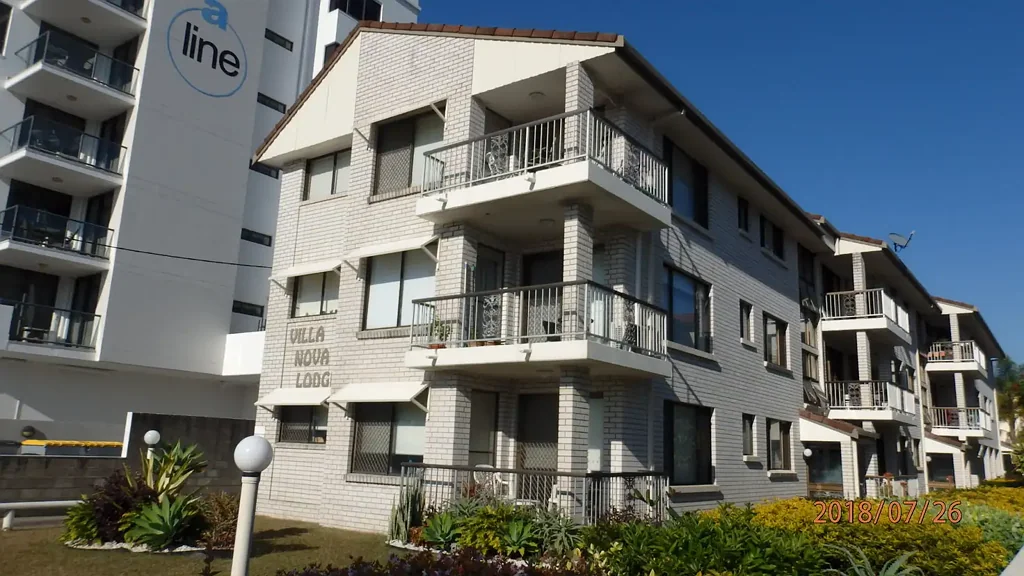 Light filled 3 bedroom apartment in a prime Broadwater location