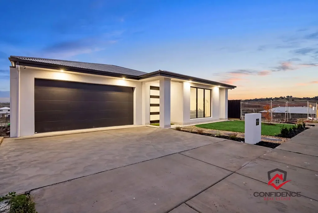 Whitlam 4ห้องนอน Modern Family Living with Space, Light & Functionality in Whitlam