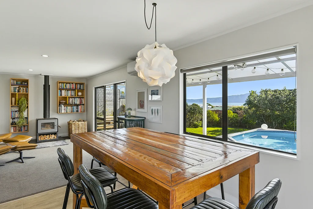 Waikanae Beach 5ห้องนอน Elevated living, space and sea views!