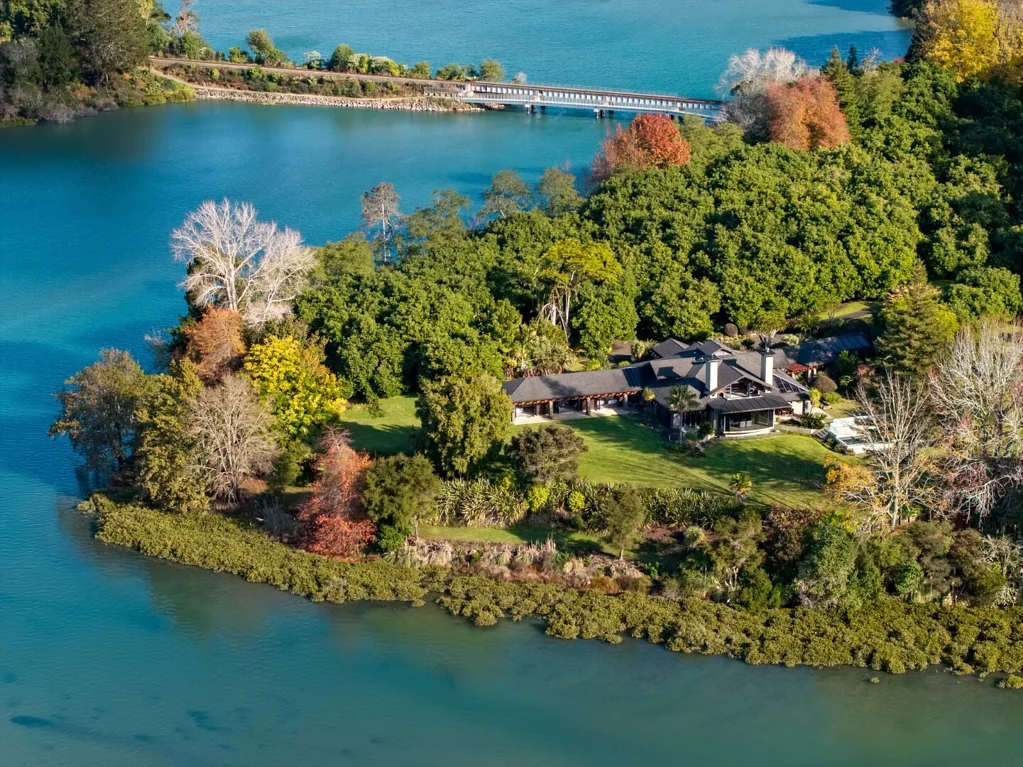 Te Puna A private peninsula sanctuary