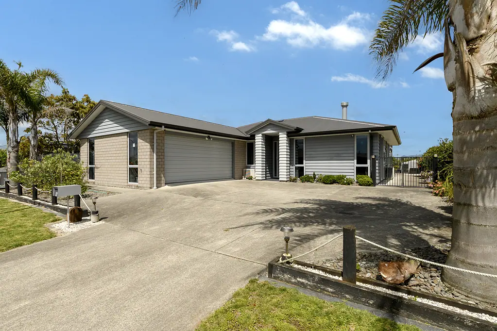 Papamoa 3ਬੈੱਡਰੂਮ Sunset, space and style - family living by the sea
