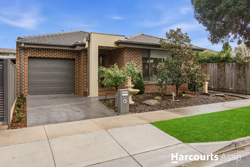 Narre Warren 2房 Narre Warren中心位置 时尚现代厨房 低维护花园 宽敞卧室 双向家庭浴室 全屋筒状灯具 管道暖气空调 便捷通勤选择 Stylish Comfort & Convenience in the Heart of Narre Warren!