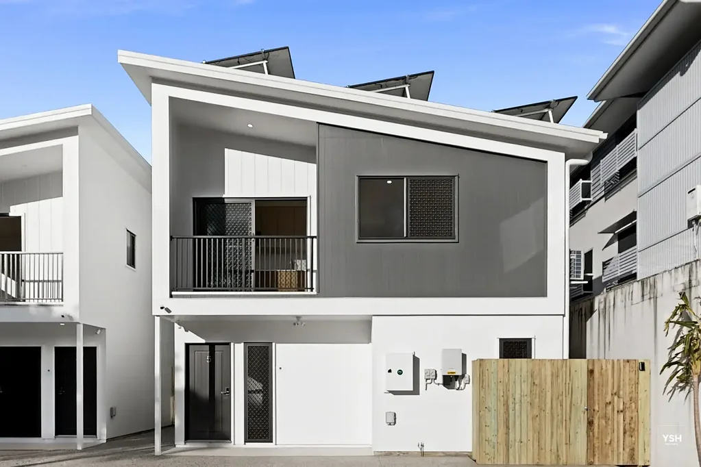 Boutique Ascot Living with Internet, Electricity & Water Included!