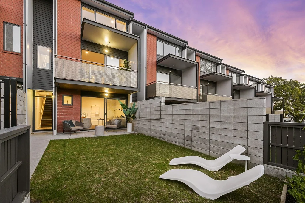 Modern City-Fringe Living, Moments From The Bays