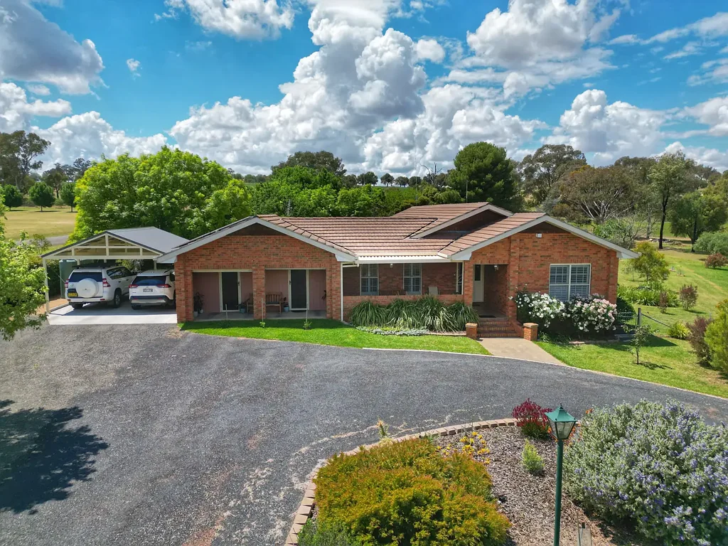 14 Gower Hardy Circuit, Cowra, NSW 2794