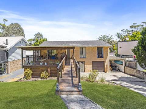 Mollymook Beach 4 Bedroom SOLID BEACH HOUSE IN POPULAR MOLLYMOOK BEACH LOCALE