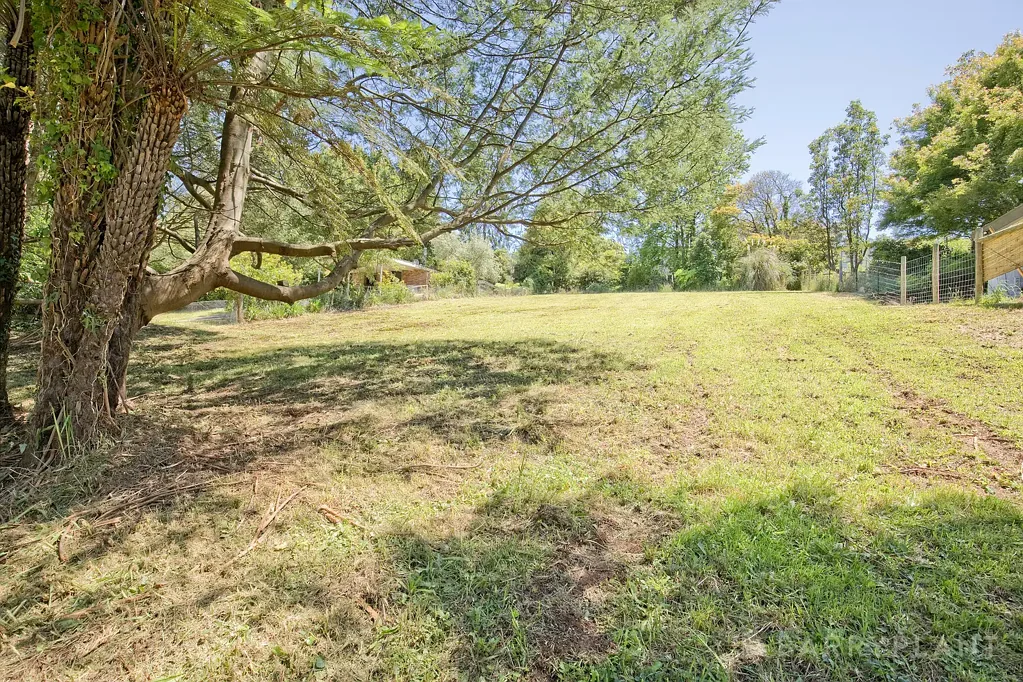 Emerald Prime Location with elevated views – Opposite Emerald Lake Park!