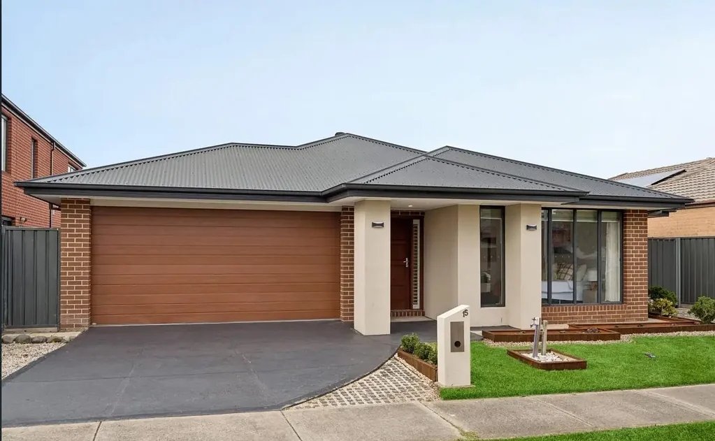 Elegant Henley Home Designed for Modern Living ! APPLICATION