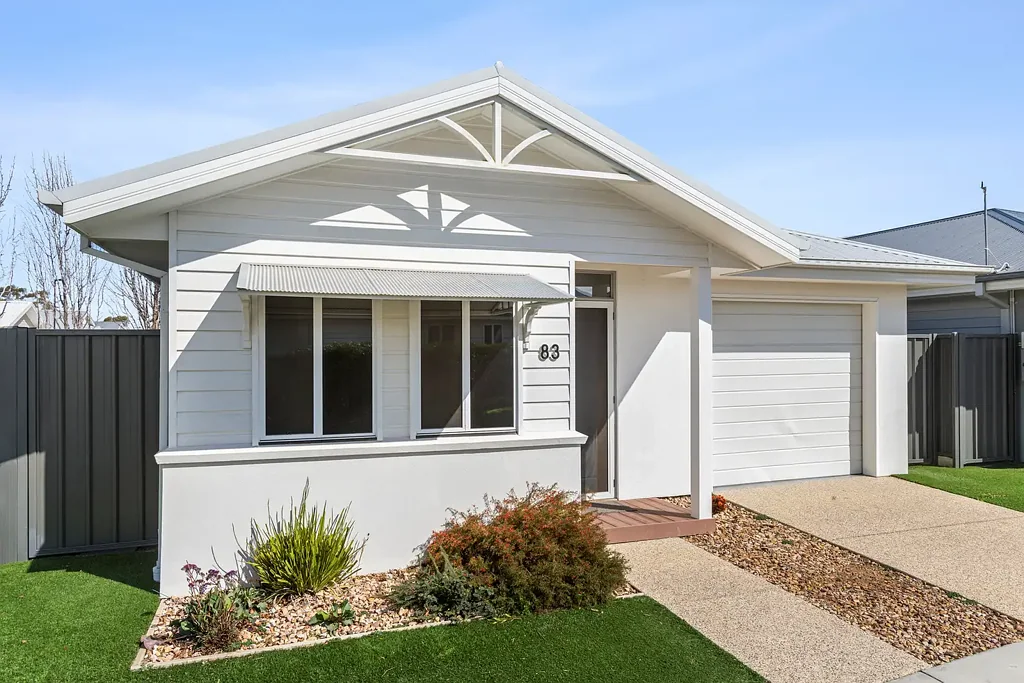 Lara 2Kwarto Easy Living with Room to Relax & Entertain