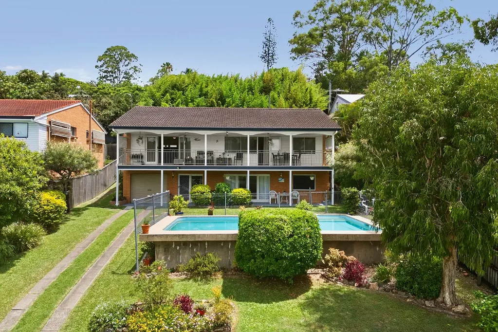 Kenmore 4ห้องนอน Charming North-Facing Family Home on 660m² - First Time Offered in Over 40 Years