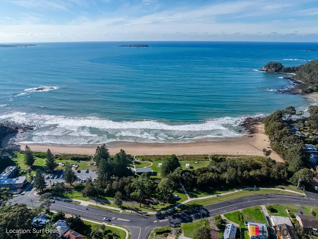 Surf Beach 5Zimmer Dual Living Potential just 500m from Surf Beach with Large Shed and Rear Access!