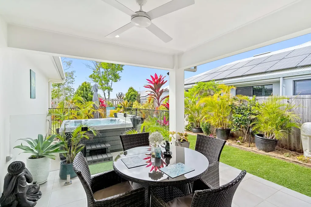 Smithfield 4ਬੈੱਡਰੂਮ NO REAR NEIGHBOURS, SIDE ACCESS, SPA POOL AND ESTABLISHED GARDENS
