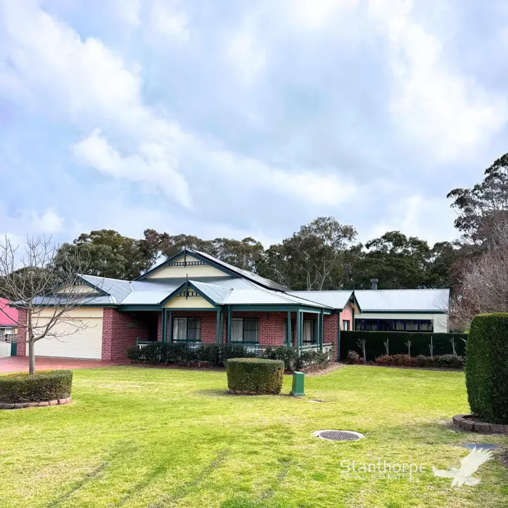 Stanthorpe 5房  STANTHORPE - 5 BED ENTERTAINERS RESIDENCE ON A DOUBLE BLOCK FRONTING THE GOLF COURSE