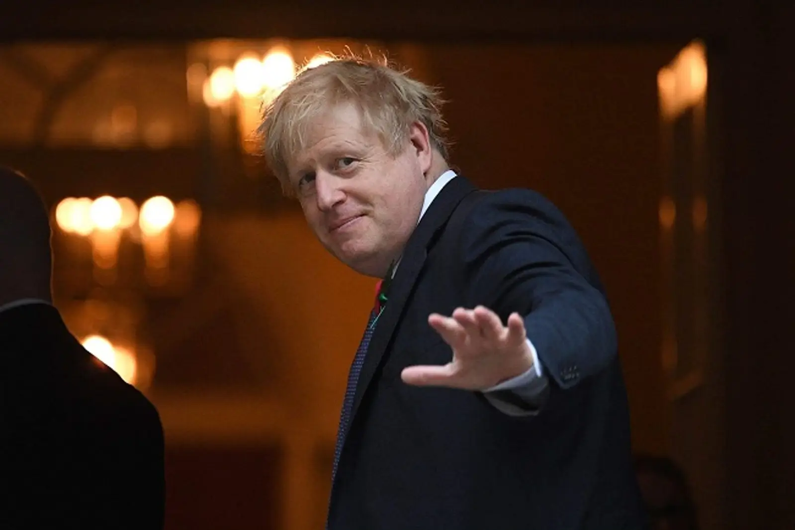 下周结束前重返岗位?英媒猜测首相何时"复工"