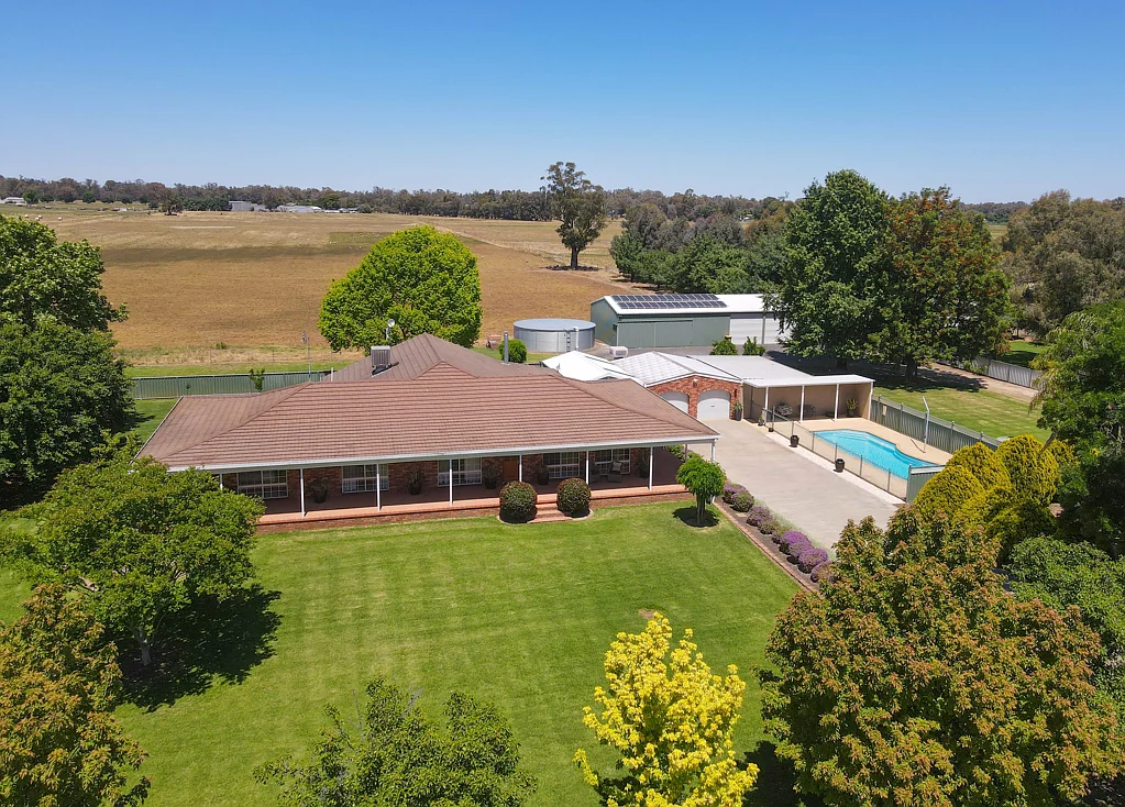 Forbes 4chambre Ray White Forbes - 02 6851 1411