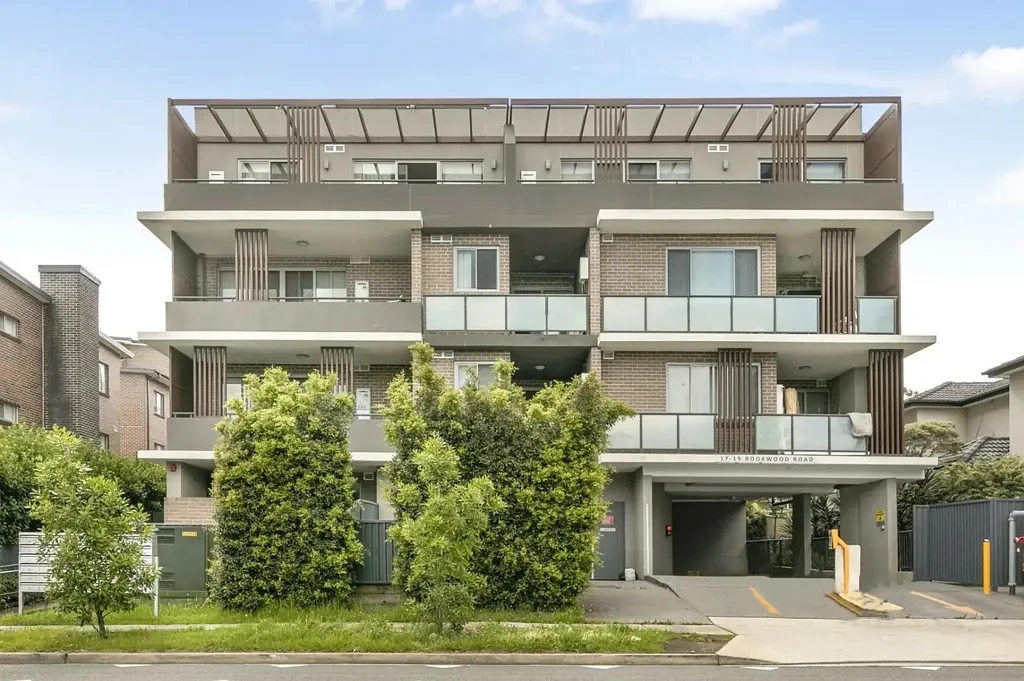 Pristine modern apartment in a highly central locale