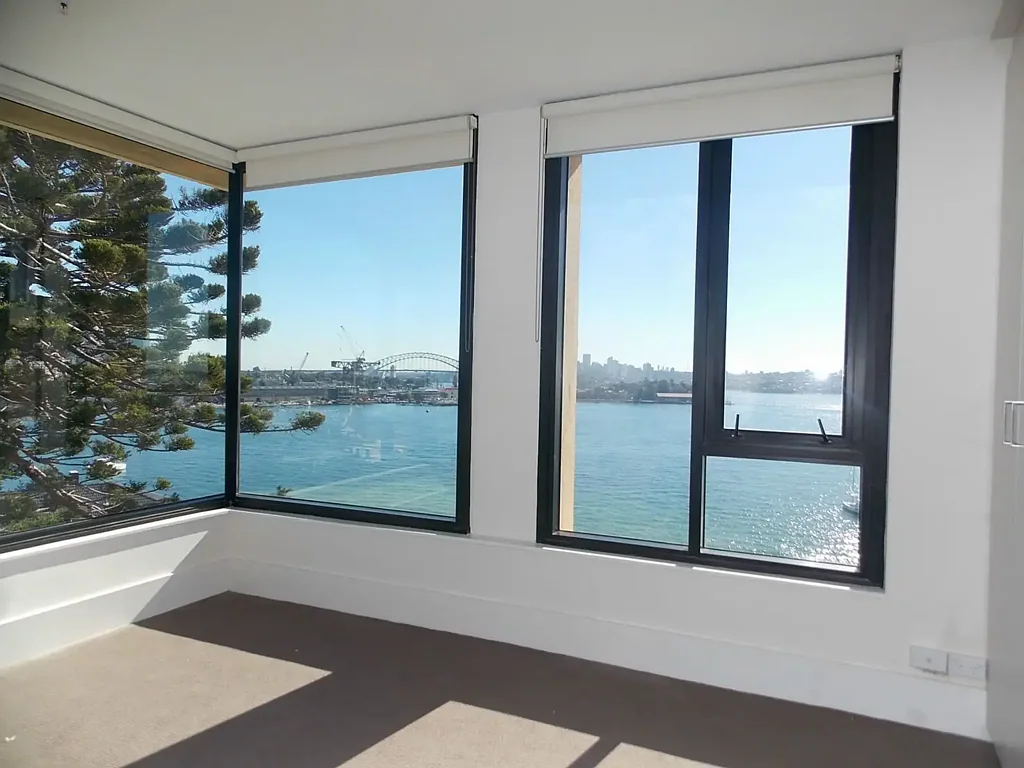 LUXURY APARTMENT LIVING