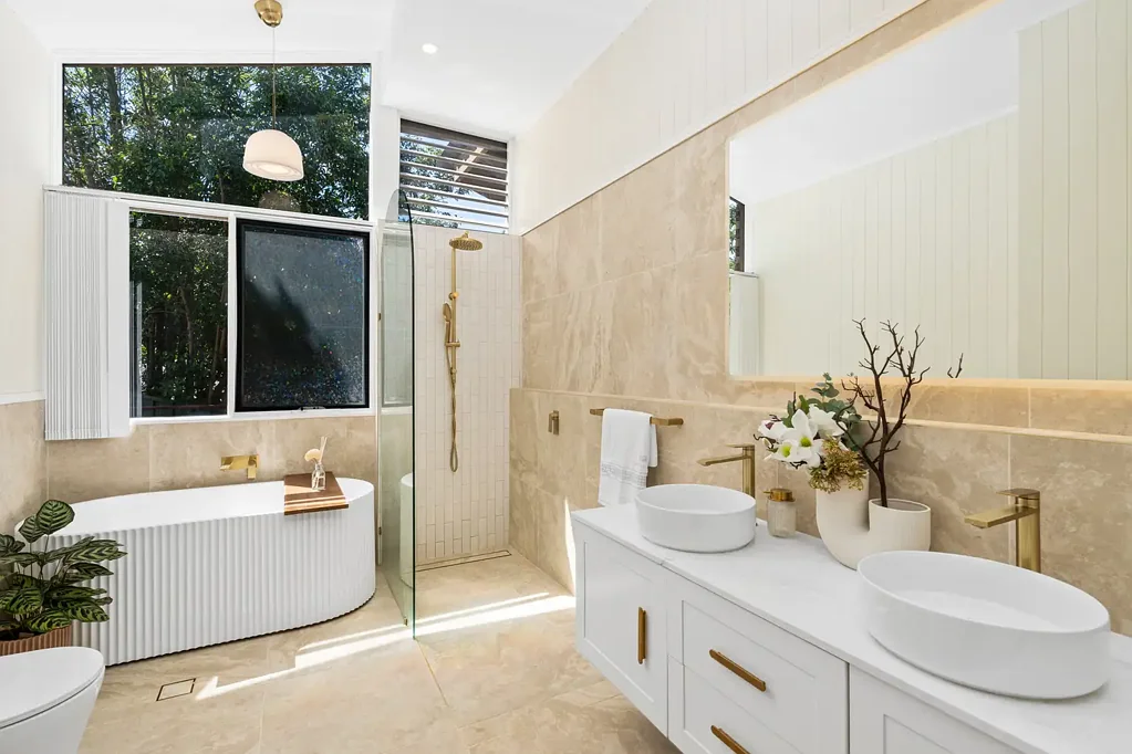 Narara 4બેડરૂમ Practical, Stylish & Spacious – Split-Level Family Home + Pool