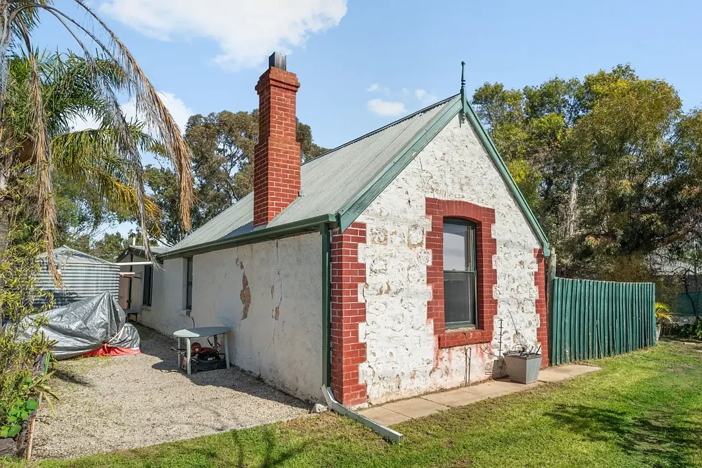 Hackham 3房  A 1920s Cottage Brimming with Opportunity
