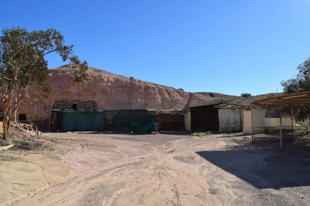 Coober Pedy 2 Bedroom Neat two-bedroom tiny dugout