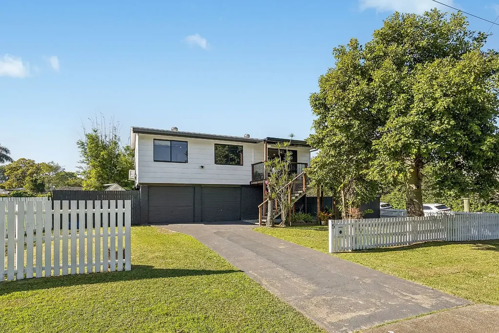 Rocklea 2房 新鲜翻新 现代精致 782m²双地块 双卧带步入式衣帽间 精美浴室 开放式厨餐 双层储物 五车位安全泊车 FRESHLY RENOVATED ENTRY LEVEL OPPORTUNITY