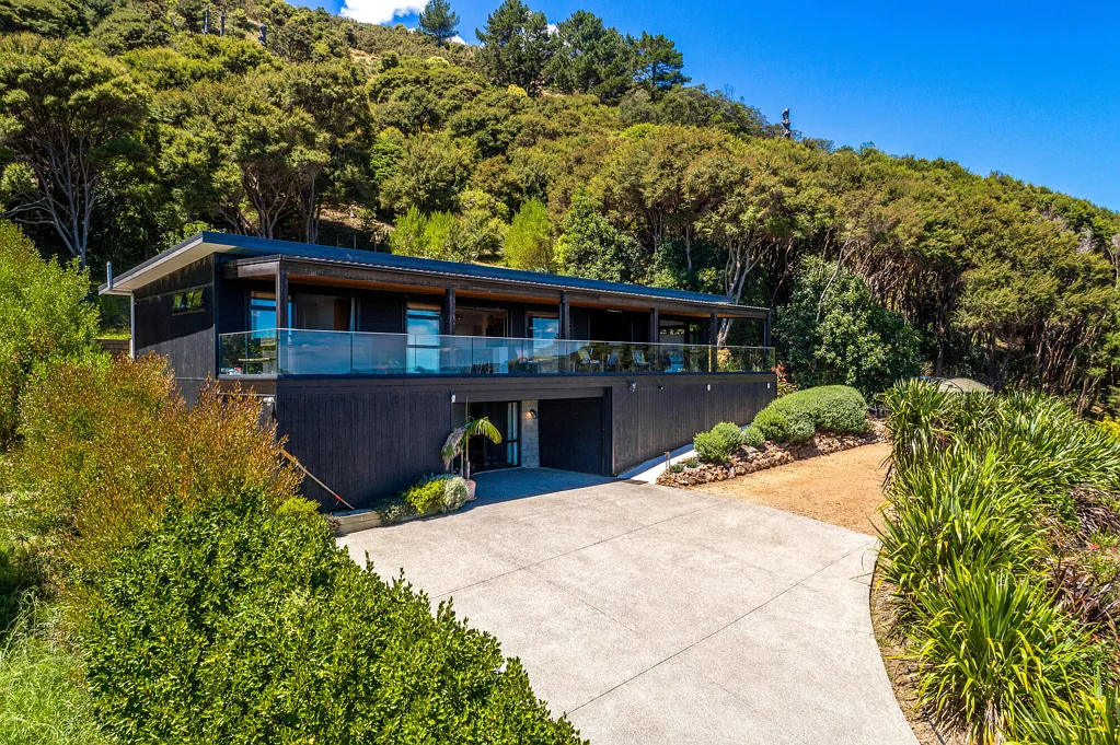 Ostend 3 Bedroom Centre House - At the Heart of Waiheke