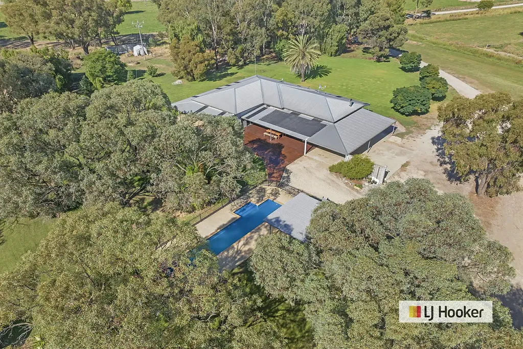 Echuca  Now This is Living - With Options !