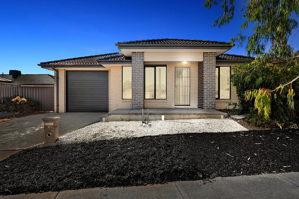 For Rent: 9 Stonehenge Drive, Cobblebak – $420.00 per week