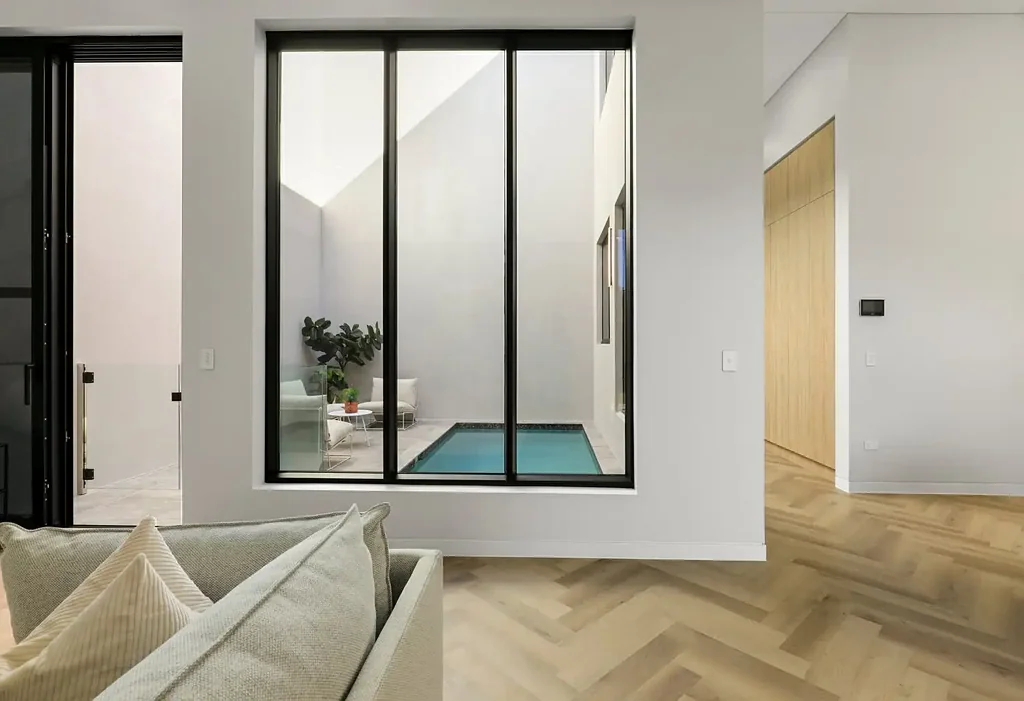 Corlette 5ਬੈੱਡਰੂਮ Architectural Excellence Meets Coastal Luxury