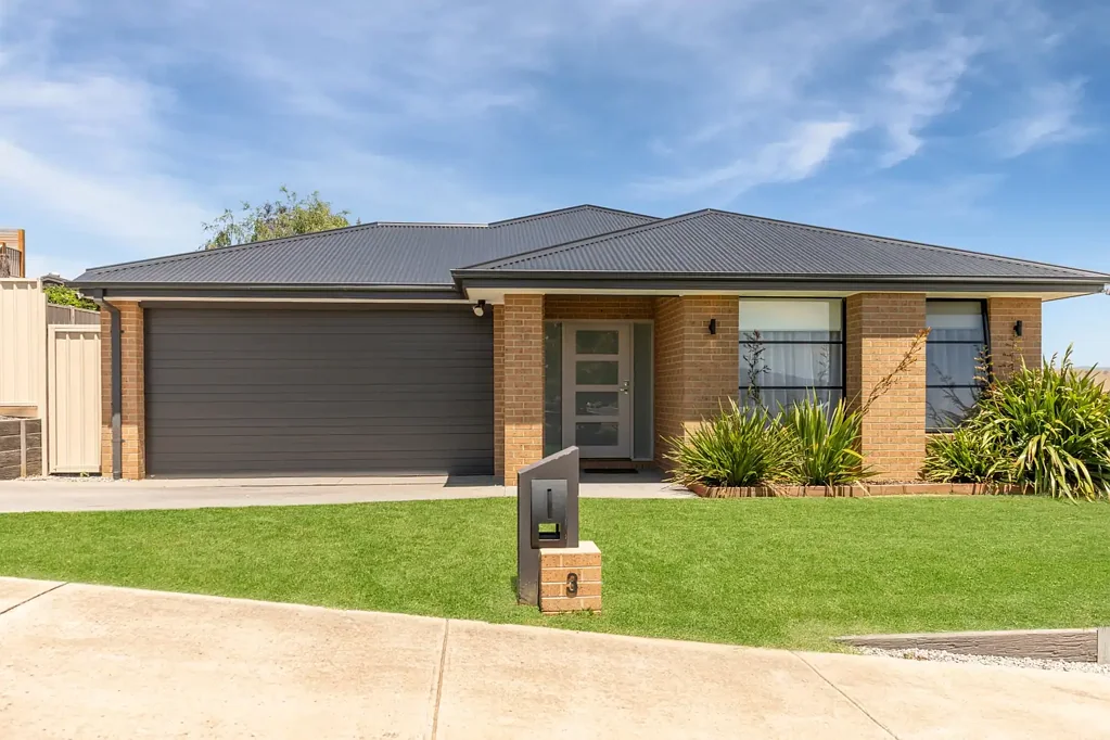 Broadford 4બેડરૂમ Family home on large block.