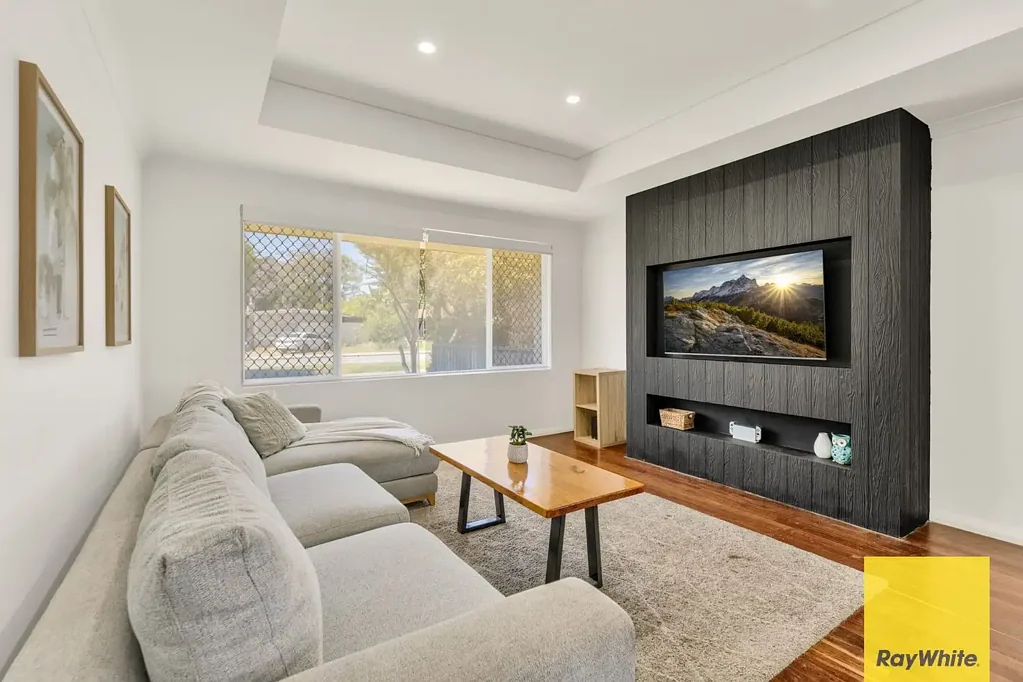 Thornlie 3 Slaapkamer WOW Home with Zoning Potential - Exceeding Expectations at Every Turn!