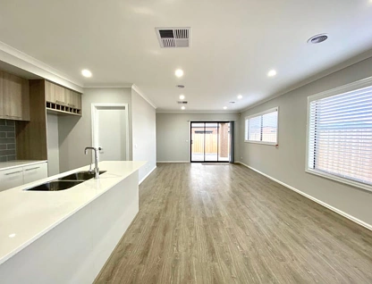 4 Gilfillan Circuit, Thornhill Park, North West Melbourne, 4 phòng ngủ, 2 phòng tắm, House