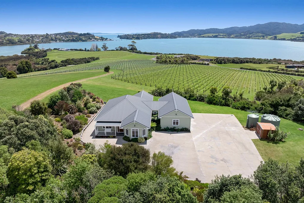 Mangonui 3部屋 Paradise Awaits a Lucky New Owner.