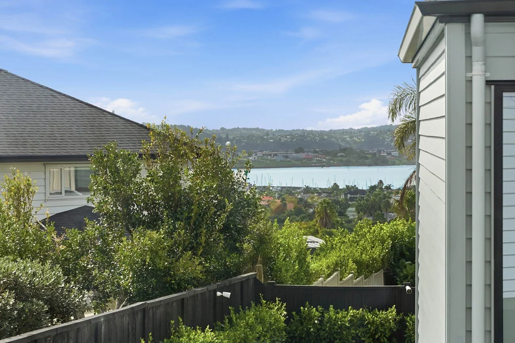 West Harbour 4 Bedroom Spacious Family Living in Prime West Harbour