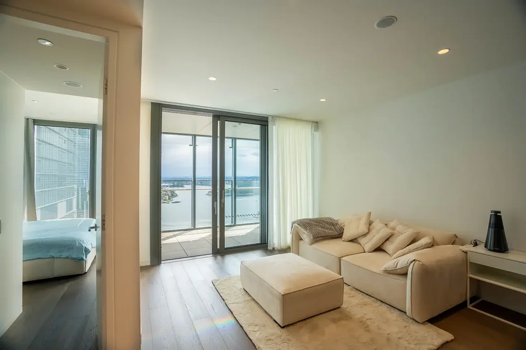 Barangaroo 1ਬੈੱਡਰੂਮ High-Level One Bedroom + Study Waterfront Luxury Apartment Featuring Signature Black Marble Finishings