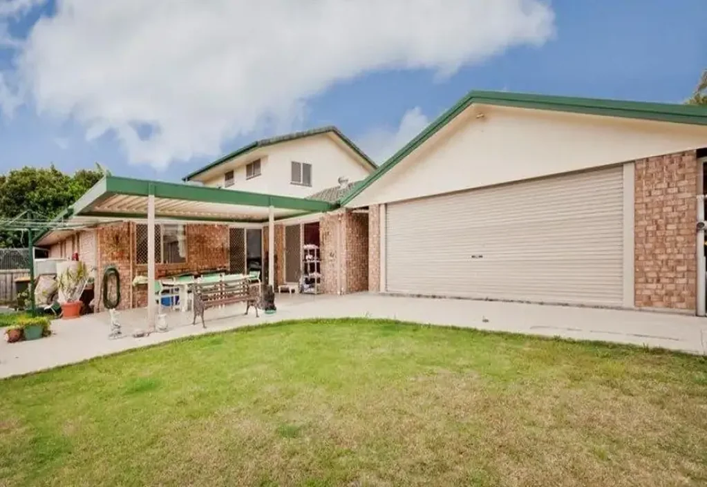 Spacious Five-Bedroom Family Home in Prime Eight Mile Plains Location