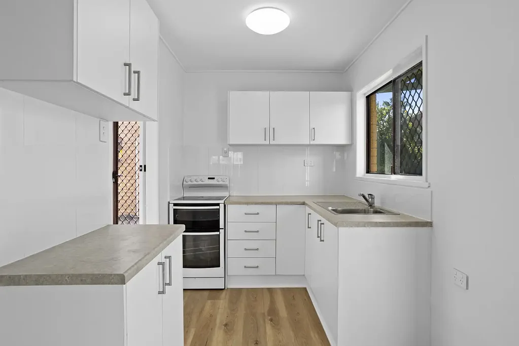 Freshly renovated 2 bedroom unit
Contact Julie Sykes 0438 050 110