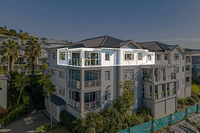 Modern top-floor apartment in prestigious Kensington Park