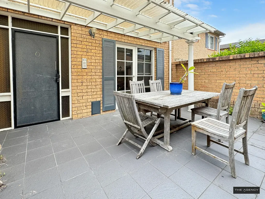 Spacious & Stylish Townhouse in a Prime Wollstonecraft Setting