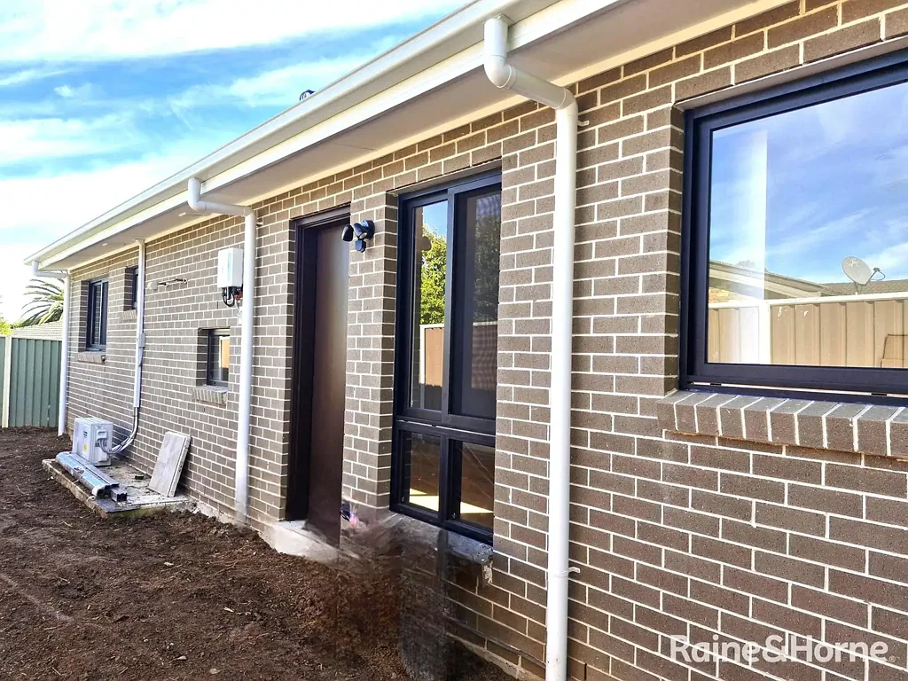SOLAR POWERED BRAND NEW GRANNY FLAT IN INGLEBURN FOR LEASE!!!!!