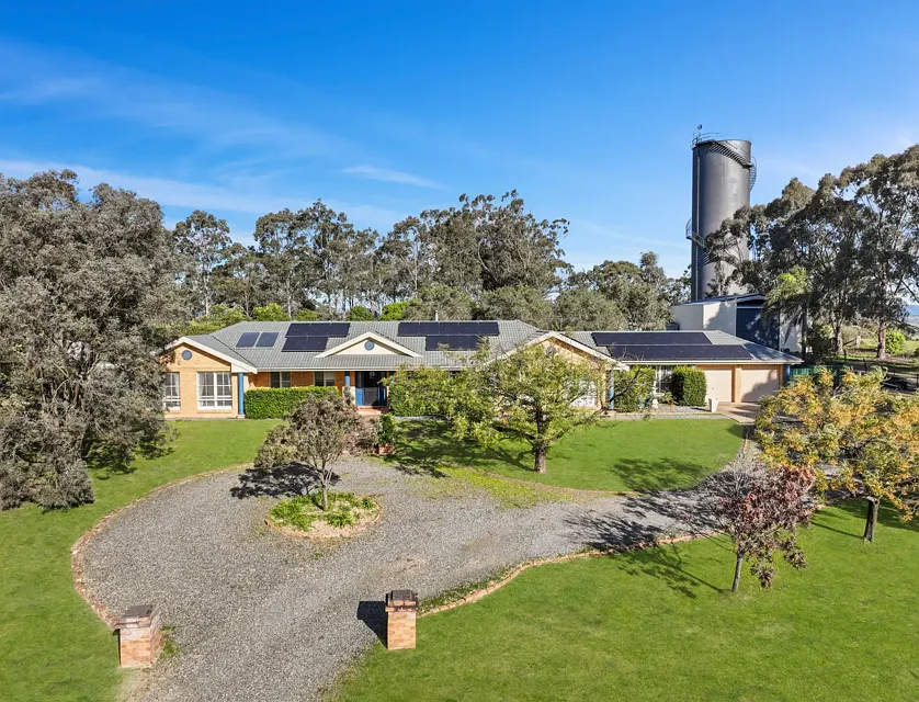 1 Llanrian Drive, Singleton, NSW 2330, 5 Kuwarto, 3 Banyo, House