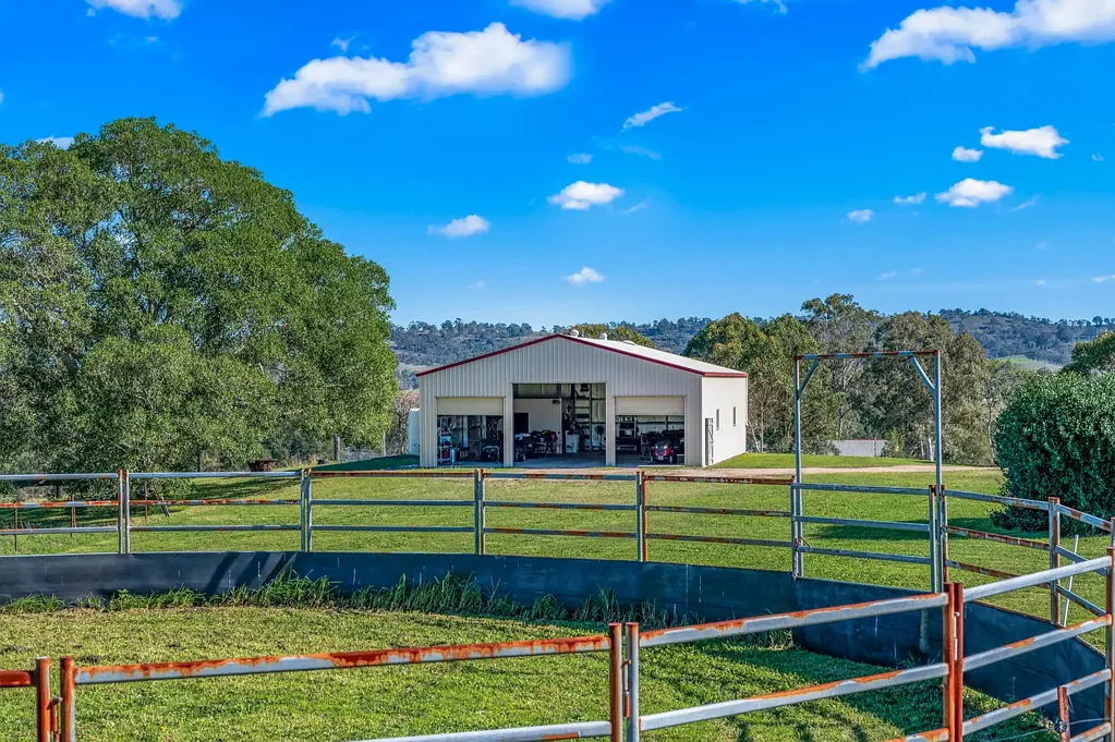 Singleton Lifestyle Property with Expansive Views and Considerable Infrastructure