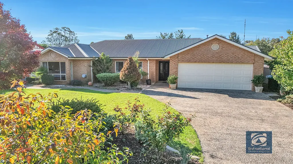 Moama 3 Bedroom Prime Lakeside Location & A Golfer's Dream!