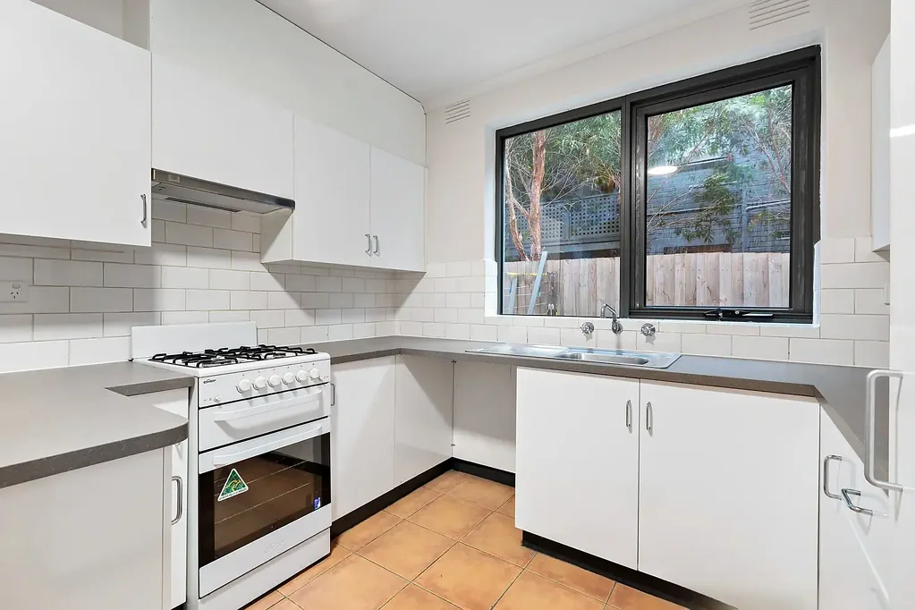 Large 2 bedroom apartment in the heart of St Kilda