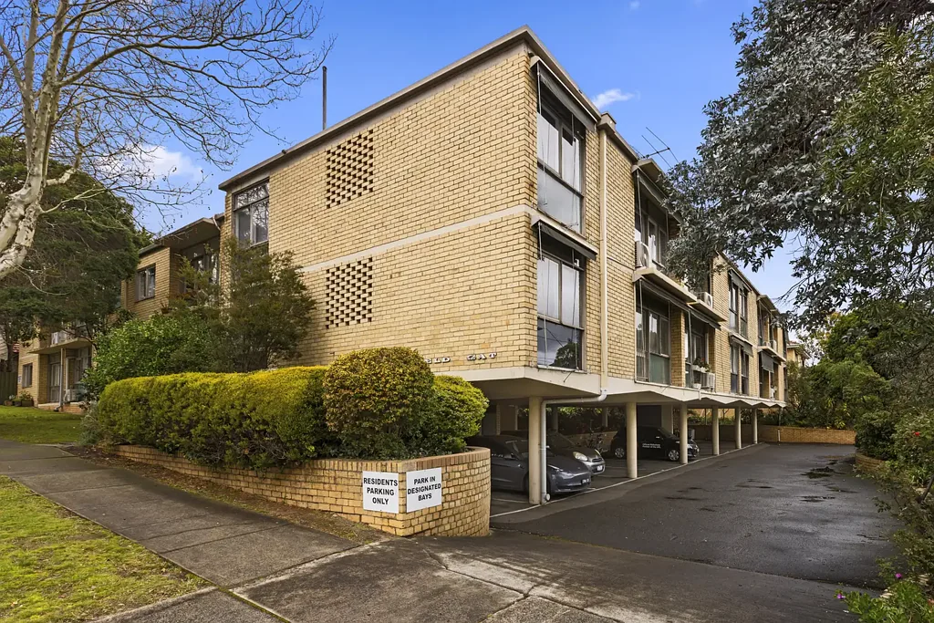 Ideal low-maintenance lifestyle and livability.