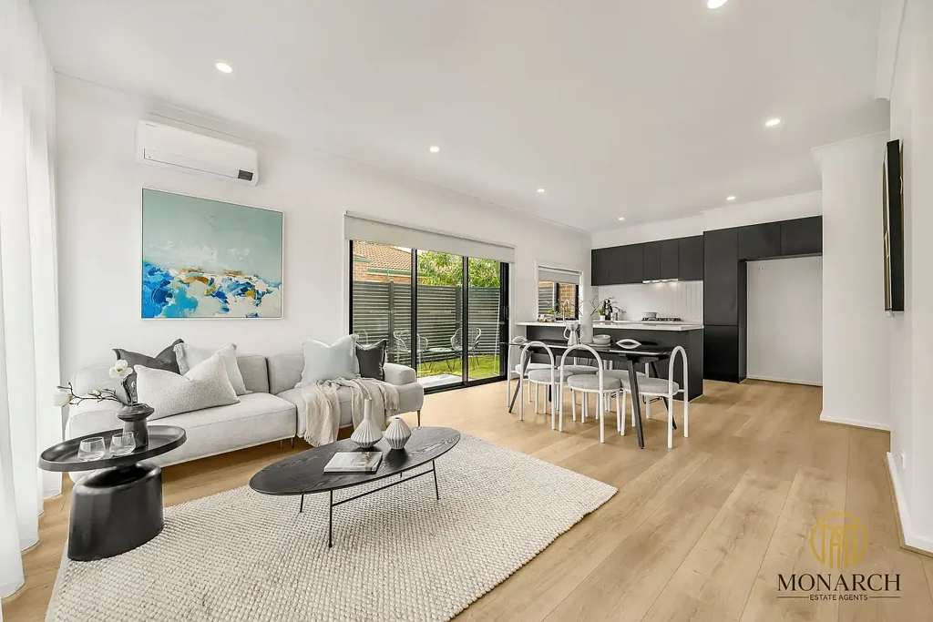 Glenroy 3房 Glenroy 中心区域的全新三卧室联排别墅 Brand-New Three Bedroom Townhouses in the Heart of Glenroy